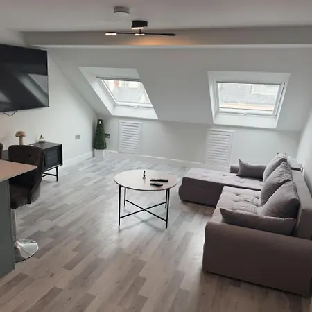 Lavish Town Centre Sky 70inch Tv Sleeps Up To 4 Great Location * Filey