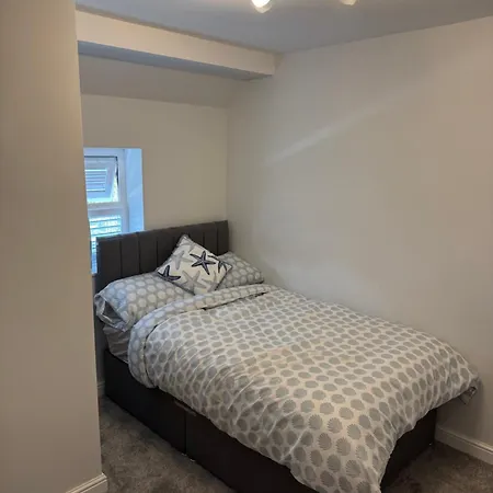 Lavish Town Centre Sky 70inch Tv Sleeps Up To 4 Great Location *