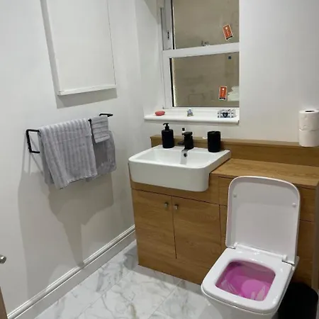 Lavish Town Centre Sky 70inch Tv Sleeps Up To 4 Great Location Lägenhet *