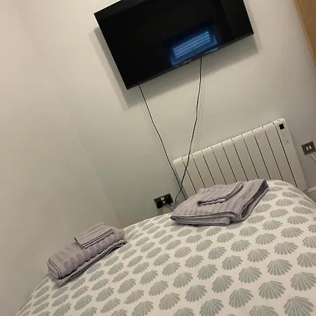 Lavish Town Centre Sky 70inch Tv Sleeps Up To 4 Great Location Filey