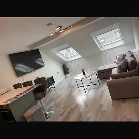 Lavish Town Centre Sky 70inch Tv Sleeps Up To 4 Great Location