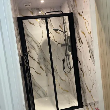 Lavish Town Centre Sky 70inch Tv Sleeps Up To 4 Great Location Lägenhet *