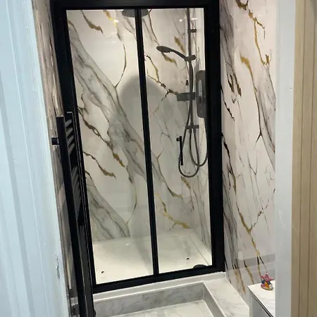 Lägenhet Lavish Town Centre Sky 70inch Tv Sleeps Up To 4 Great Location *